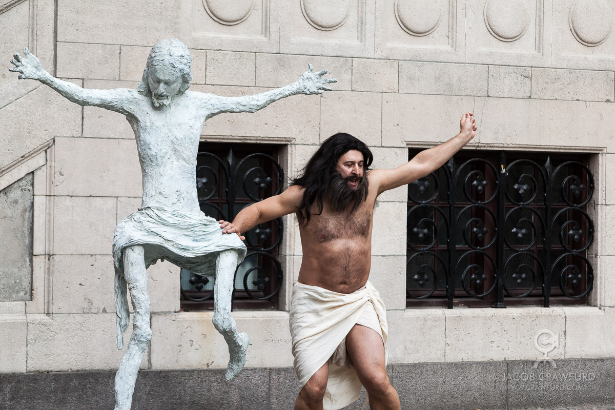 "Dancing Jesus", performance